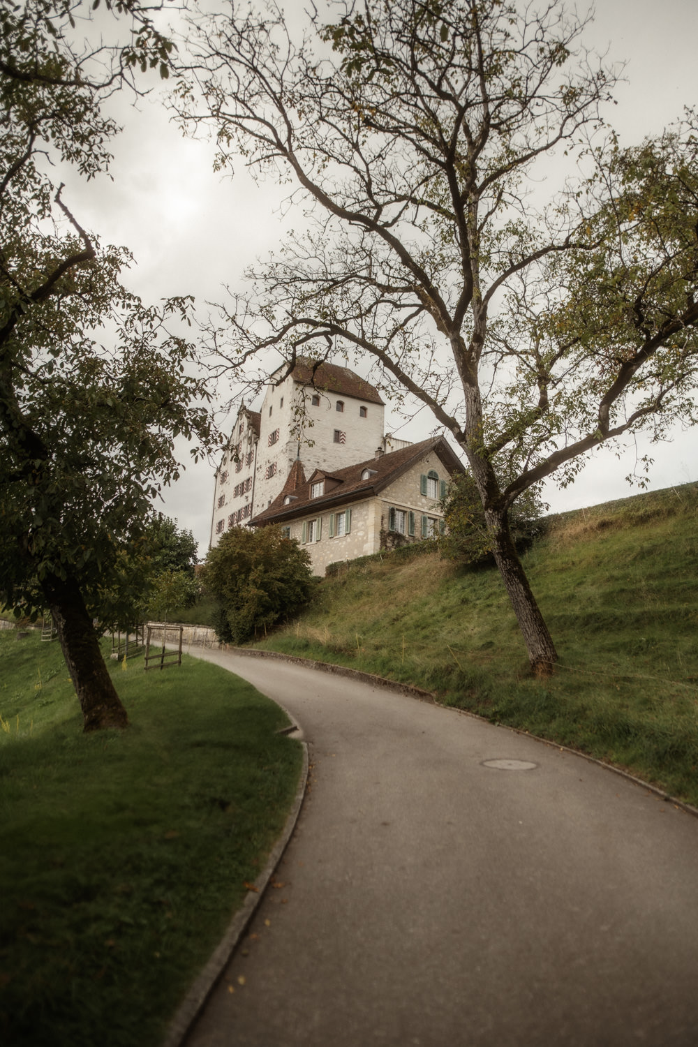 Hochzeitsreportage Schloss Wildegg von unten